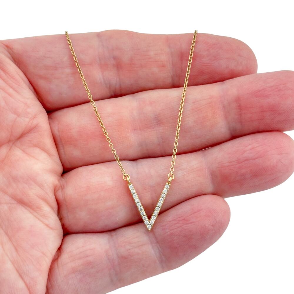 Vintage Sterling Silver 925 Cubic Zirconia V Pendant Necklace 15"-18"